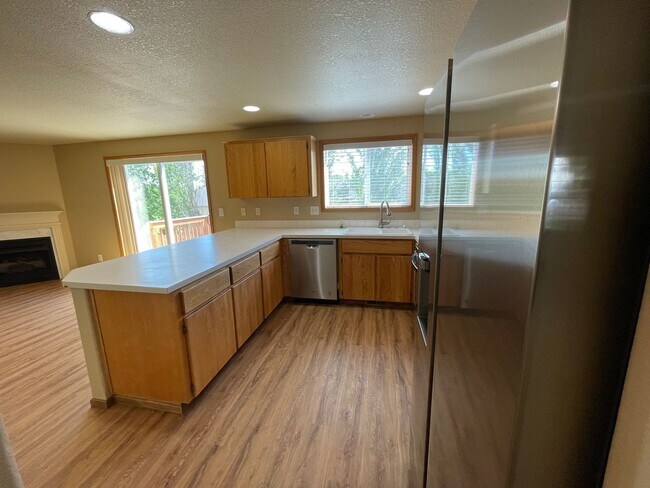 Building Photo - Spacious 4-Bedroom, 2.5-Bath Home with Deck, Fireplace & Updated Kitchen