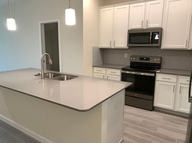 Building Photo - 9890 Red Eagle Dr
