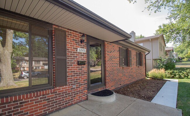 Building Photo - Beautiful 4 Bedroom House | 126th & Center