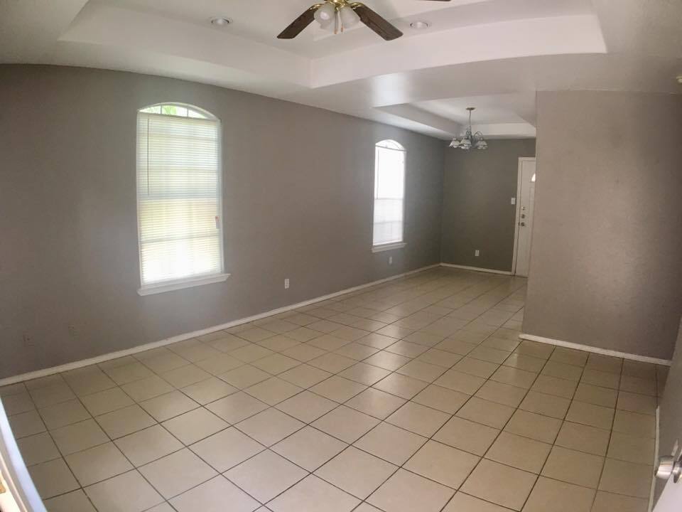 Building Photo - 1107 S Palm Dr