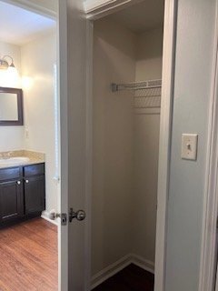 Building Photo - 503 E 6th St