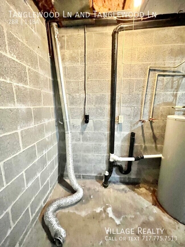 Building Photo - 442 Tanglewood Ln