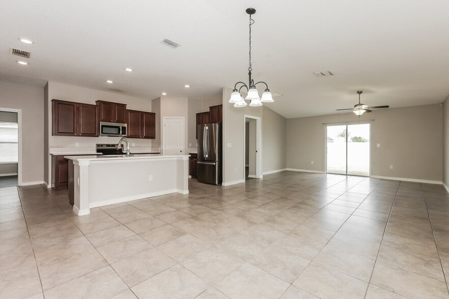 Building Photo - 6724 Trent Creek Dr