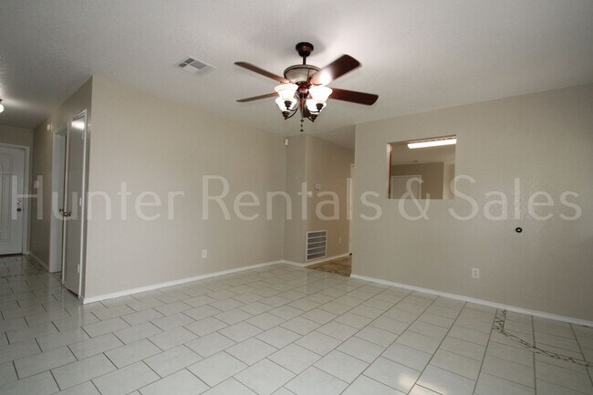 Building Photo - Live Large in Killeen – 5 Bedrooms, Big Va...