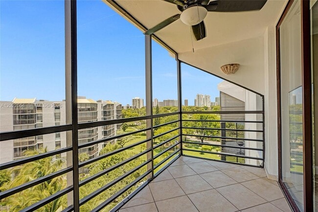 Building Photo - 20400 W Country Club Dr