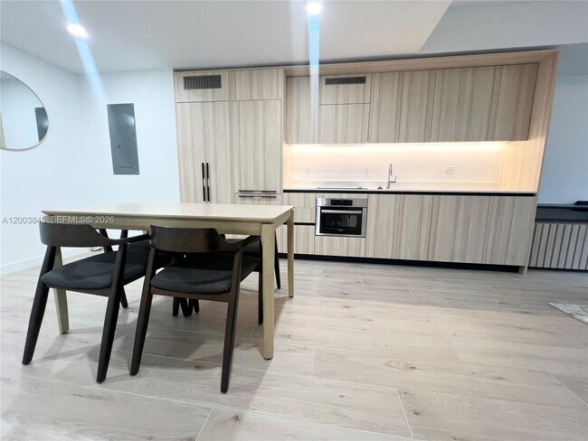 Building Photo - 225 N Miami Ave