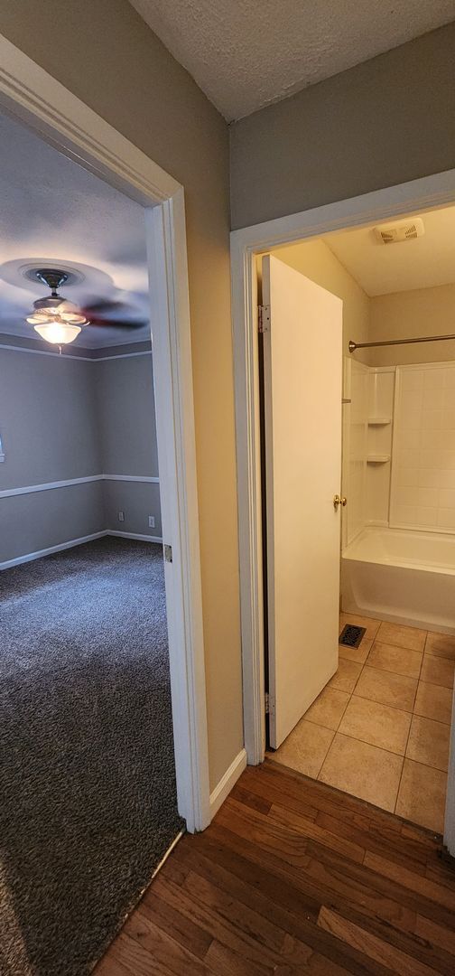 Building Photo - Check This One OUT!! To View is to Rent! 3 Bedroom, 1 Bath. Hardwood Floors, Fireplace, Tile and ...