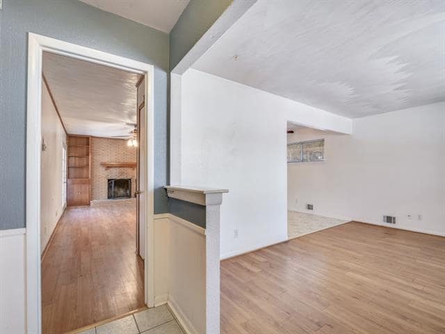 Building Photo - 722 Hawthorne Dr