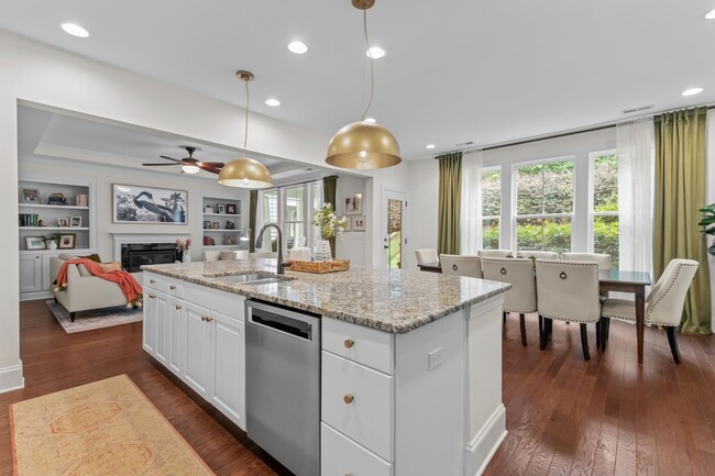 Building Photo - Gorgeous 3 Bedroom Townhome w/ Premium Fin...