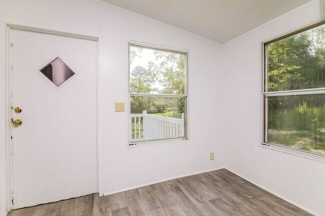 Building Photo - 2137 Coral Dr