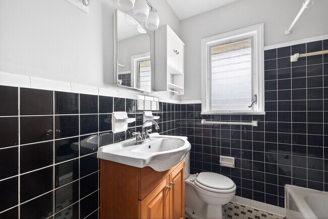 Building Photo - 3178 Pinehill Drive