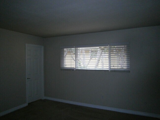Building Photo - 2 Bedroom-2 Bathroom Single Story Condo; 2nd Floor unit in La Mesa