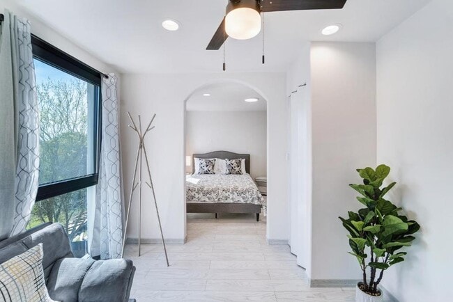 Building Photo - 1409 E M. Franklin Ave