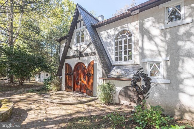 Primary Photo - 132 E Dark Hollow Rd