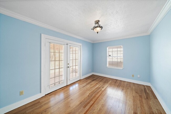 Building Photo - 12104 Burdine St