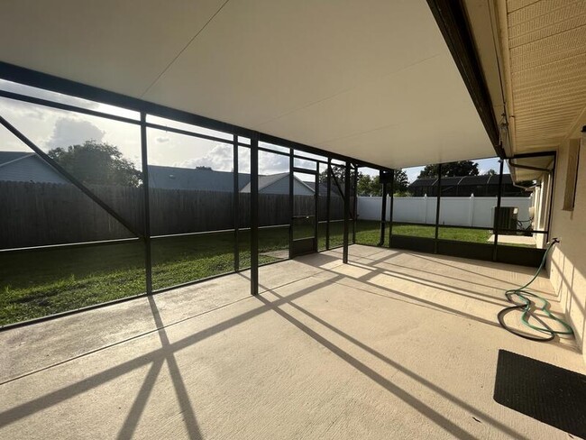 Building Photo - 10448 Water Hyacinth Dr