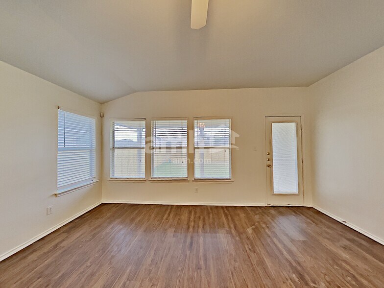 Building Photo - 10043 Stagecoach Bay