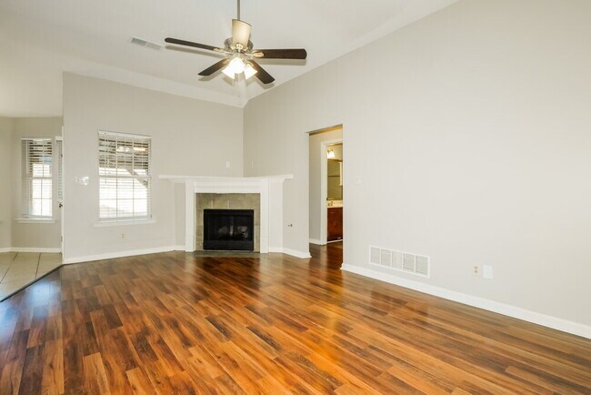 Building Photo - 7631 Tally Ho Dr E