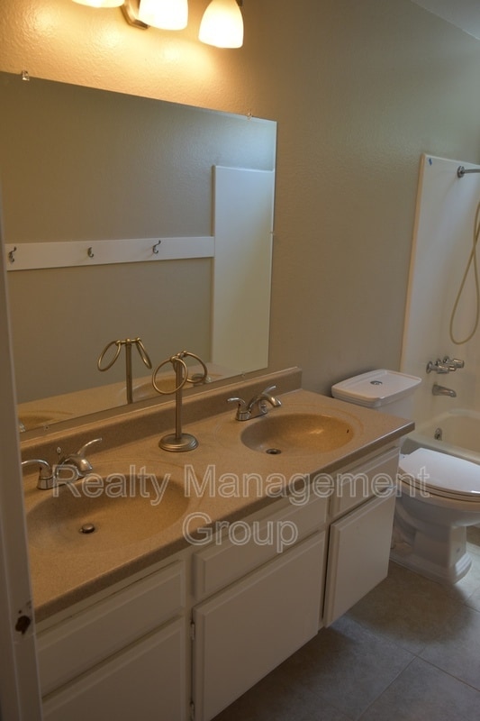 Building Photo - 1546 Arnheim Ct