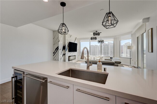 Building Photo - 222 Karen Ave