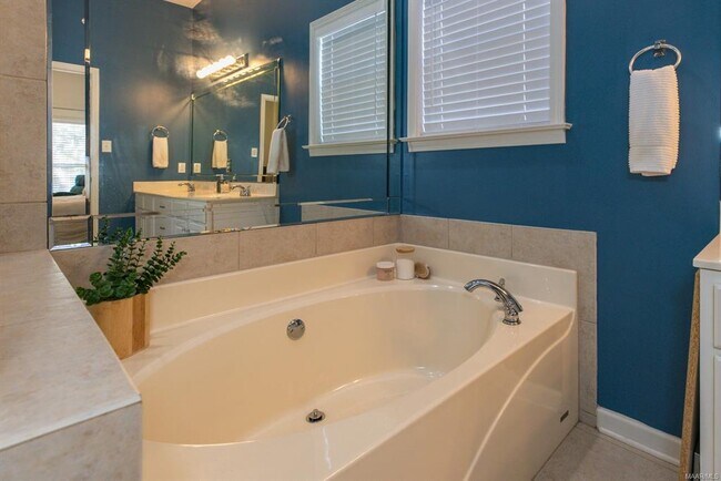 Building Photo - 616 Castle Brook Dr