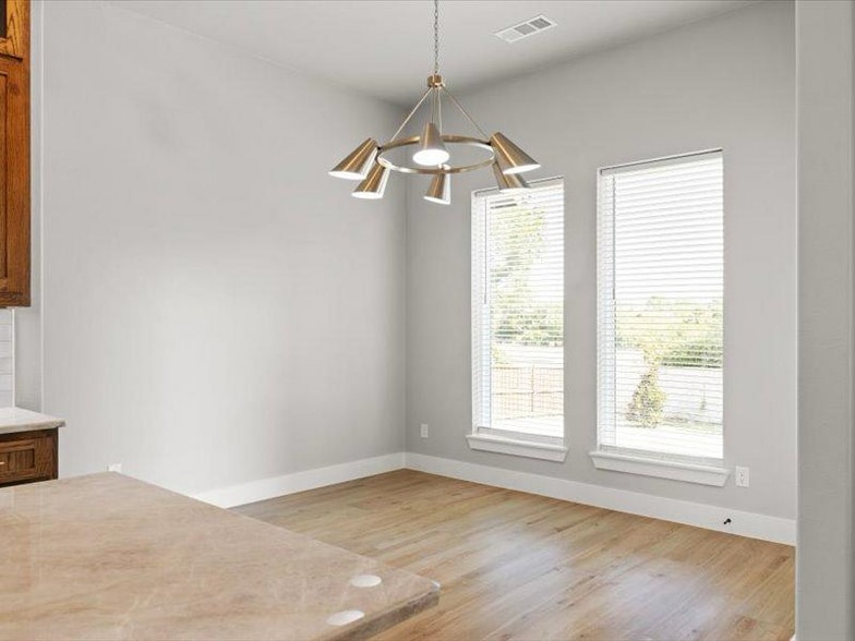 Building Photo - 8101 Oak Hollow Dr