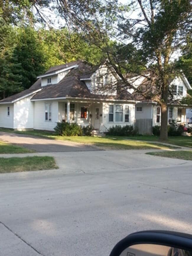 Building Photo - 600 S Cedar Ave