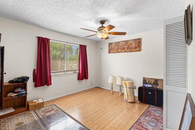 Building Photo - 8301 Greenslope Dr