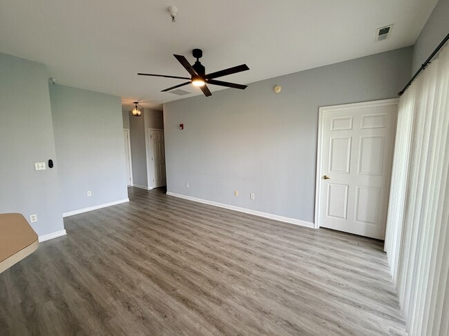 Building Photo - 2901 Heather Dr