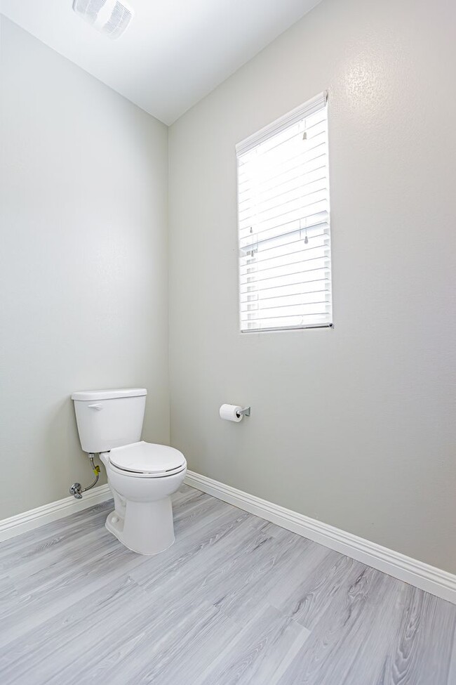 Building Photo - Beautiful Home in a Gated Community