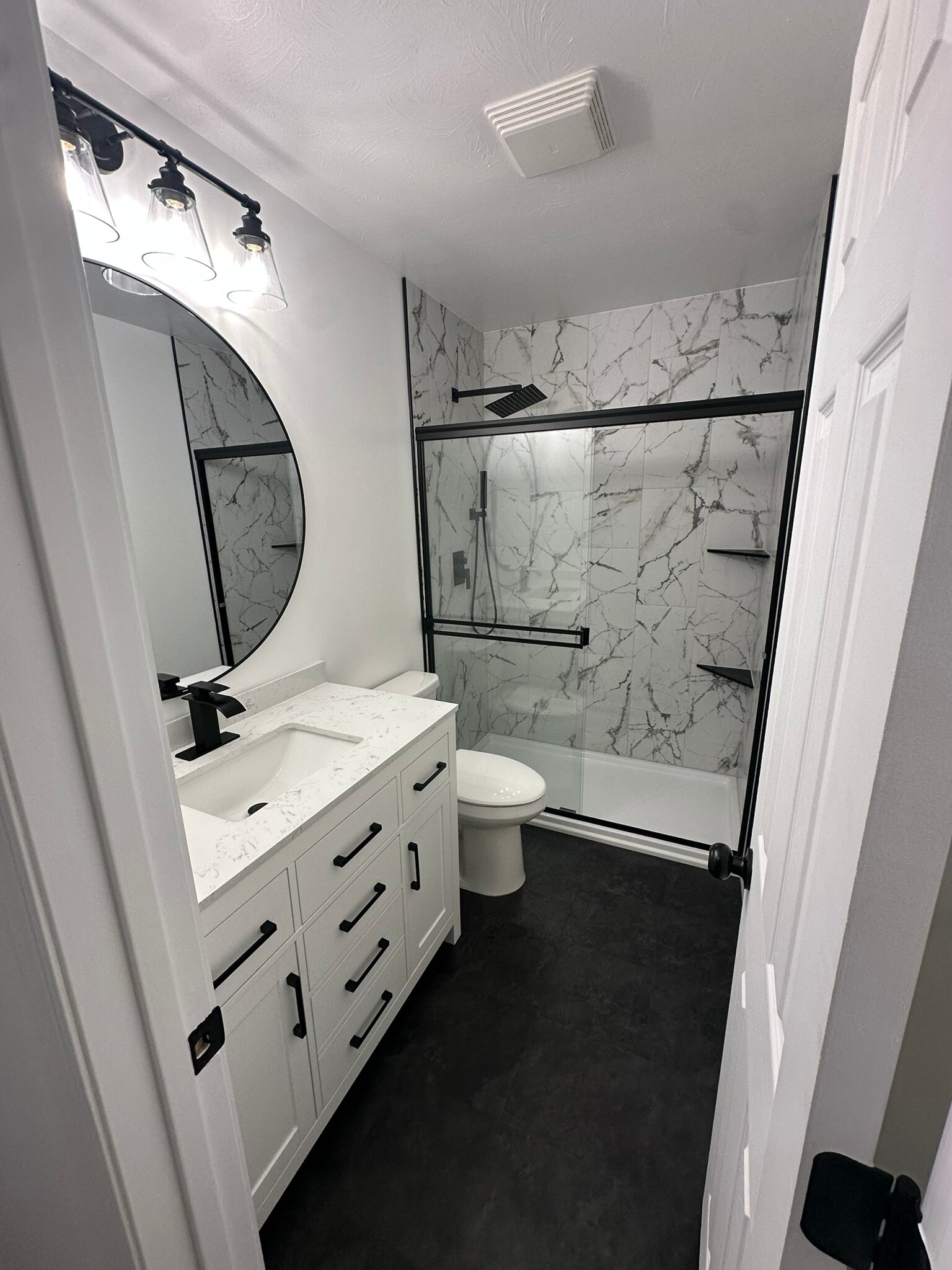 Building Photo - 221 Wedgewood Dr