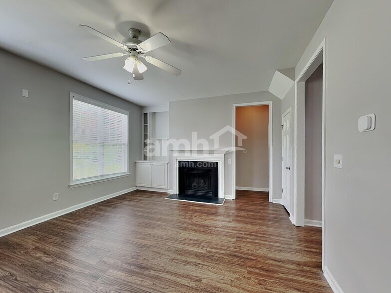 Building Photo - 321 Collinsworth Dr