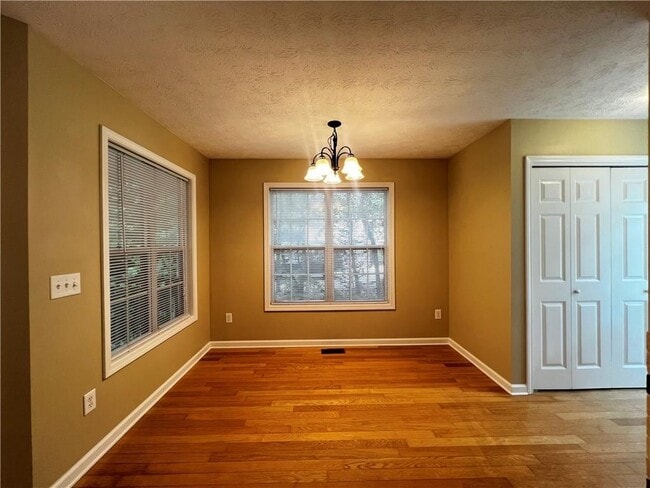 Building Photo - 633 Forest Pine Dr