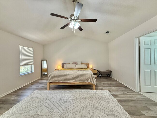 Building Photo - 2 Twin Feather Pl