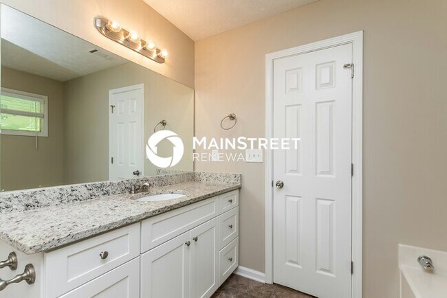 Building Photo - 4 Bedroom Pet-Friendly Home in Lawrenceville, GA with Main Street Renewal