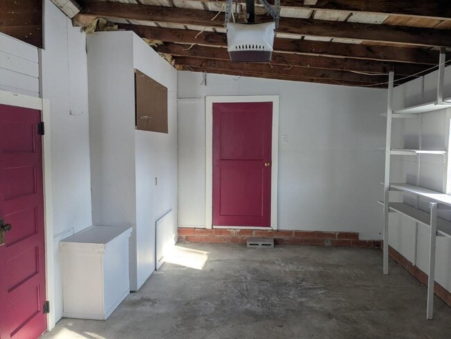 Building Photo - 306 S Kirkwood St