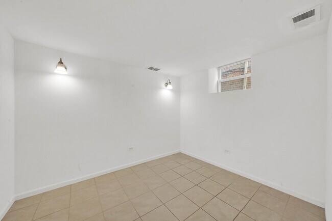 Building Photo - 5527 S Mason Ave