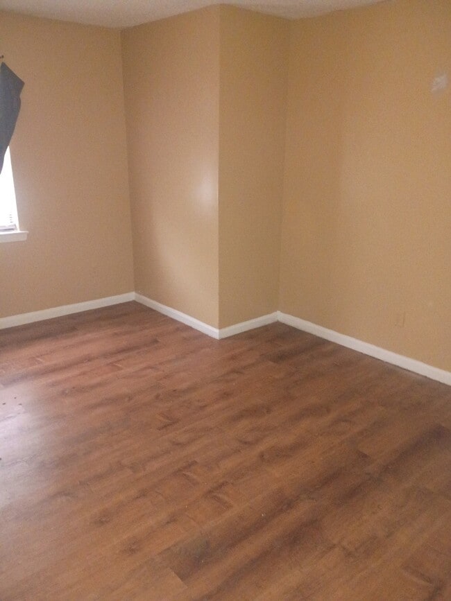 Building Photo - 726 Richmond Ave