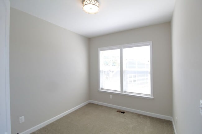 Building Photo - 3398 Monterey Dr