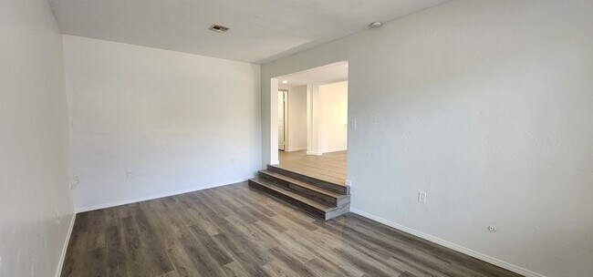 Building Photo - 664-664 1/2 I Ave.