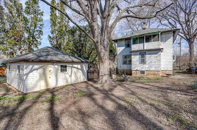 Building Photo - 513 Troy Dr