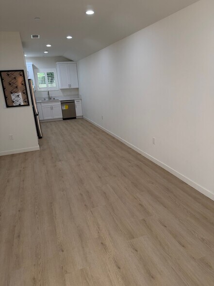 Entrance - 15030 Hesby St