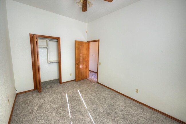 Building Photo - 3117 SW 125th St