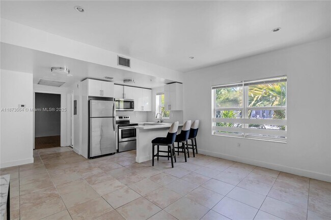 Building Photo - 1542 Drexel Ave