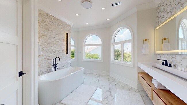 Building Photo - 31 Seaside Ct