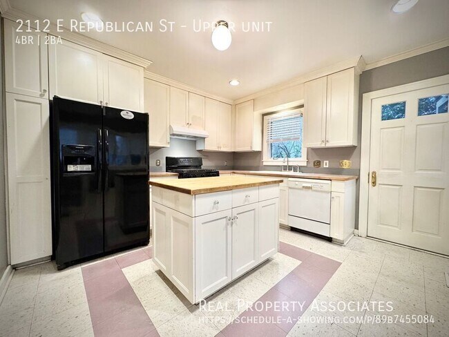 Building Photo - 2112 E Republican St