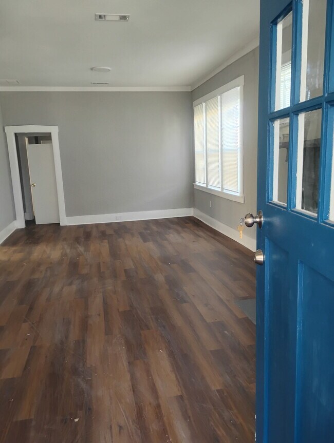 Building Photo - 1105 Azalia St