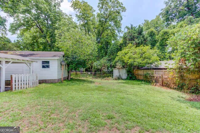 Building Photo - 227 Alcovy St