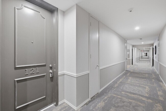 Building Photo - Rare rental: Chateau Dijon 1/1 in Alamo Heights