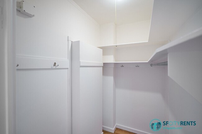 Building Photo - Russian Hill: Remodeled 9th Floor Apartmen...